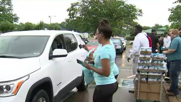 West Memphis mayor gives away free baby formula to parents in need