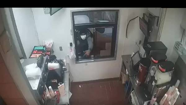 WATCH: Man tries to steal cash from Popeye’s drive-thru window, MPD says