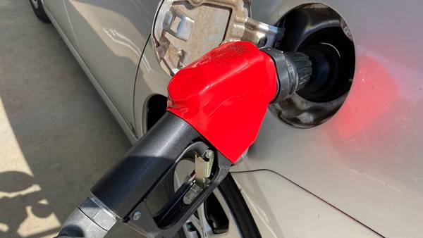 Gas prices hit record high for seventh straight day, AAA reports