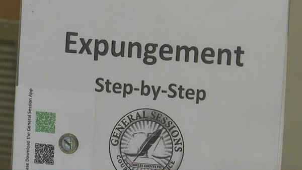 Hundreds show up for a chance to get their record expunged