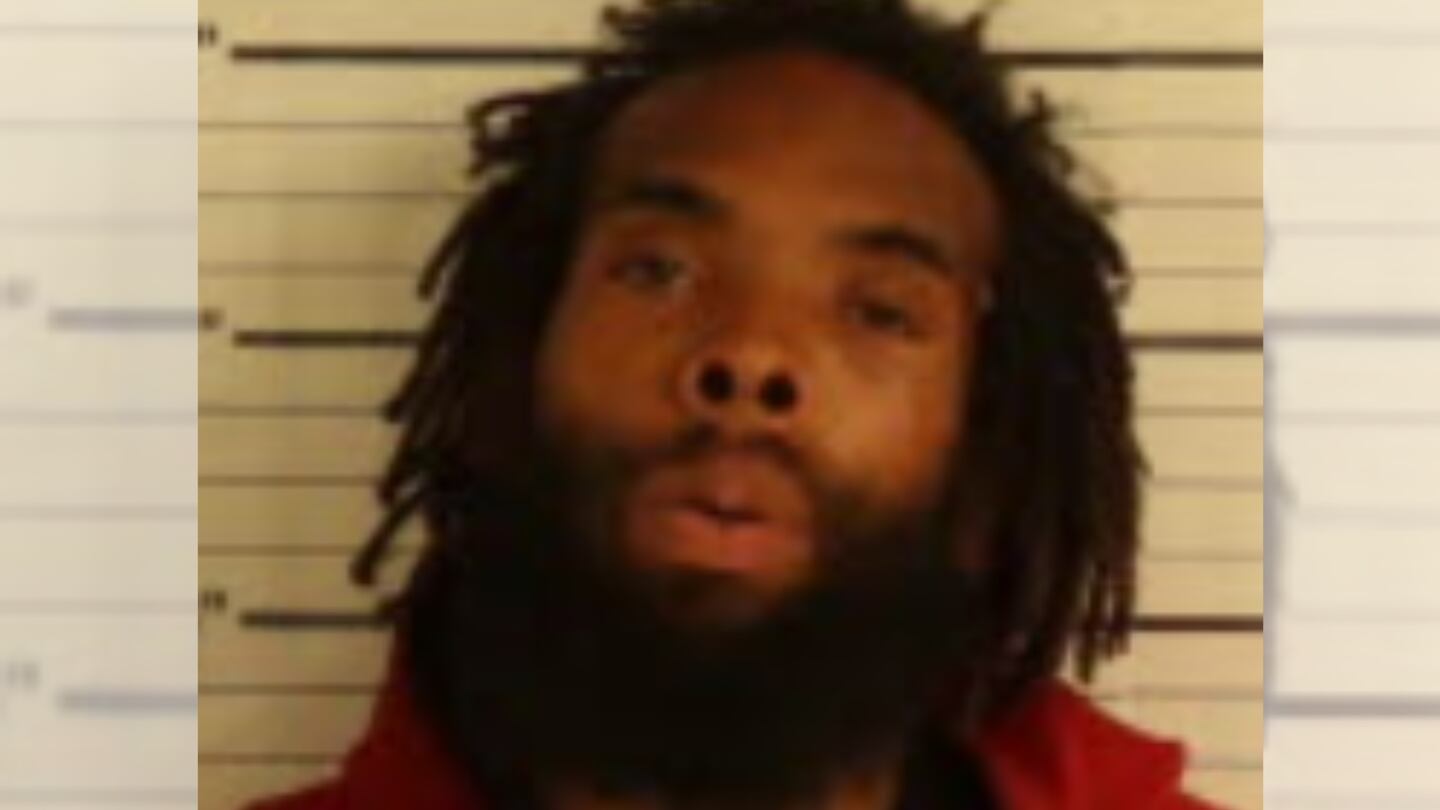 Man ran from police after attempting to break into Memphis home, records show