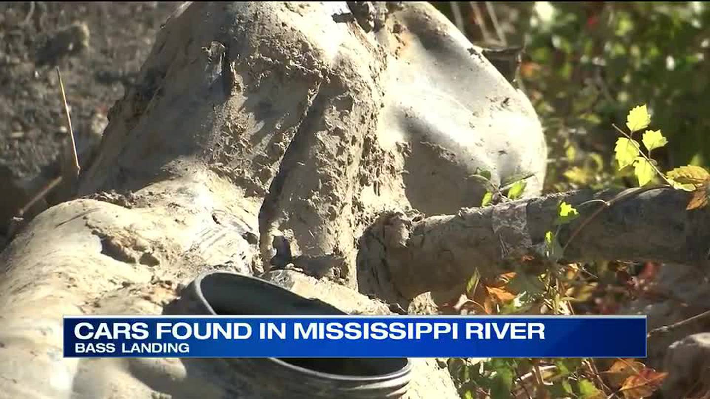 Mississippi River low water levels lead to unusual discovery of cars at Bass Landing
