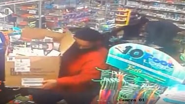 WATCH: Man, woman wanted for allegedly robbing Parkway Village gas station, MPD says