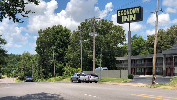 WATCH: Person detained after barricade situation ends peacefully at South Memphis hotel, SCSO says