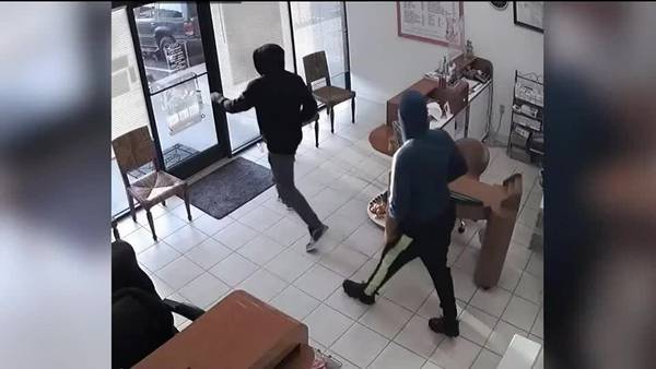 WATCH: 2 suspects wanted in armed robbery at Cordova nail salon, police say