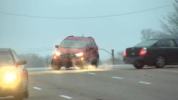 WATCH: Drivers spin out on icy Mid-South roads
