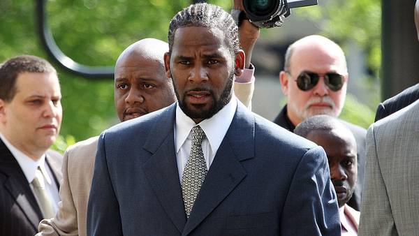 Prosecutor in Chicago dropping sex-abuse charges against R. Kelly